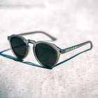//www.solong.cl/cdn/shop/files/lente_de_sol_so_long_smash_garage_2_4b32583f-29a3-4491-83cc-babf32a3b984_140x.jpg?v=1694141527